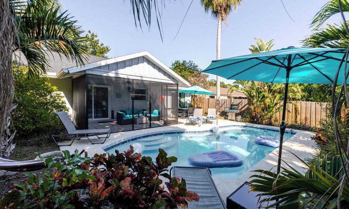 Riverview Estates House | Summer House - Oasis pool house in the heart of Sarasota