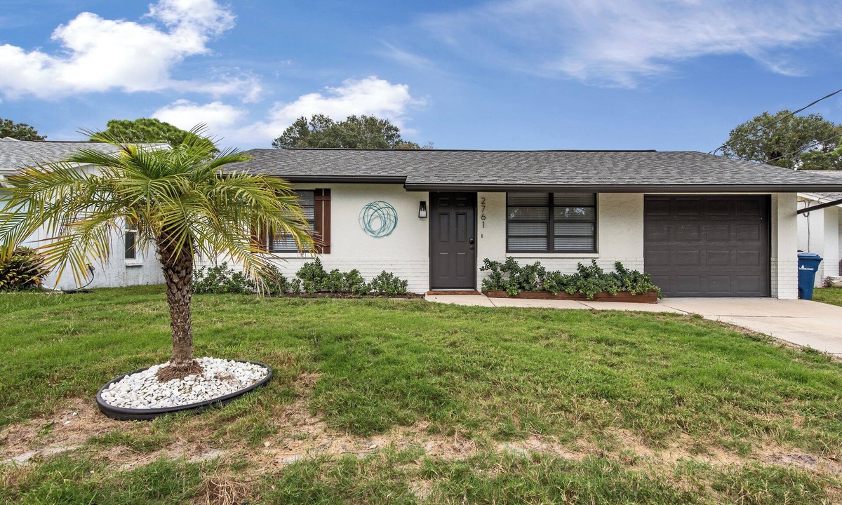 North Sarasota House | Sun and Sand Lodge - 2 bd/1 bath near SRQ Airport!