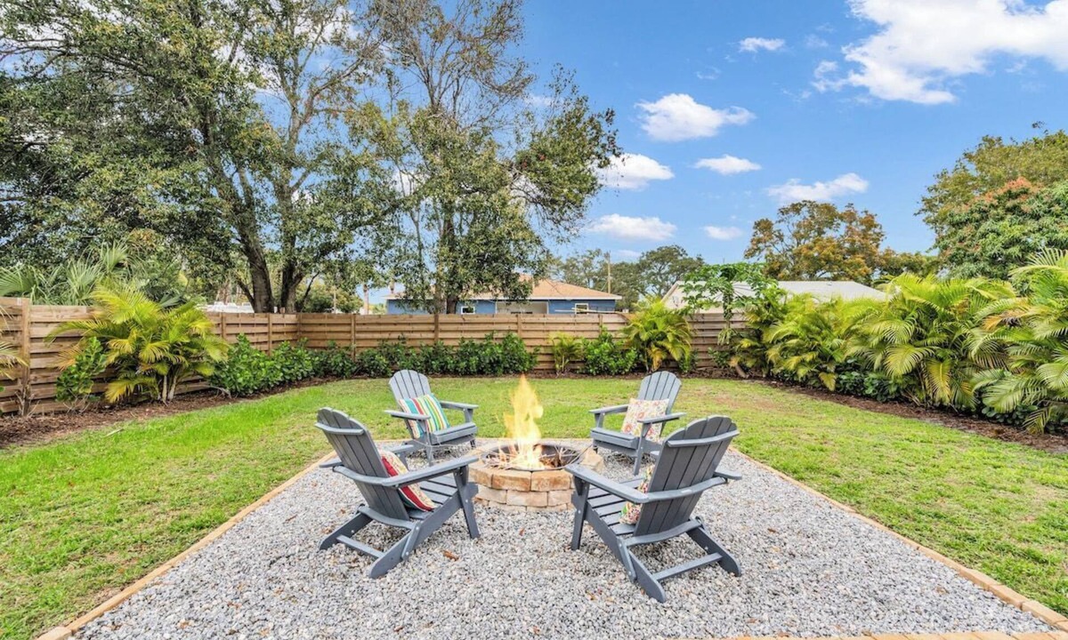 North Sarasota House | Sun and Sand Lodge | Fire Pit + Screened-In Porch
