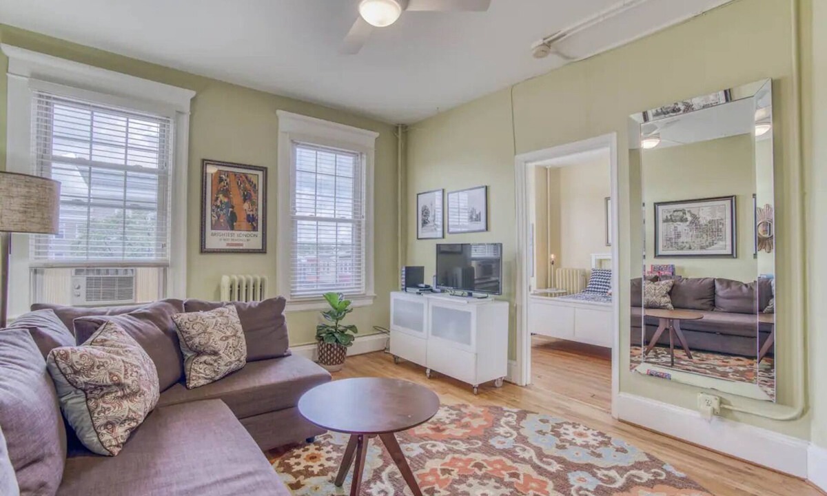 Downtown Baltimore Apartment | Sunny, 2 Bedroom Apt near Johns Hopkins, Charles Village - Explore Baltimore!
