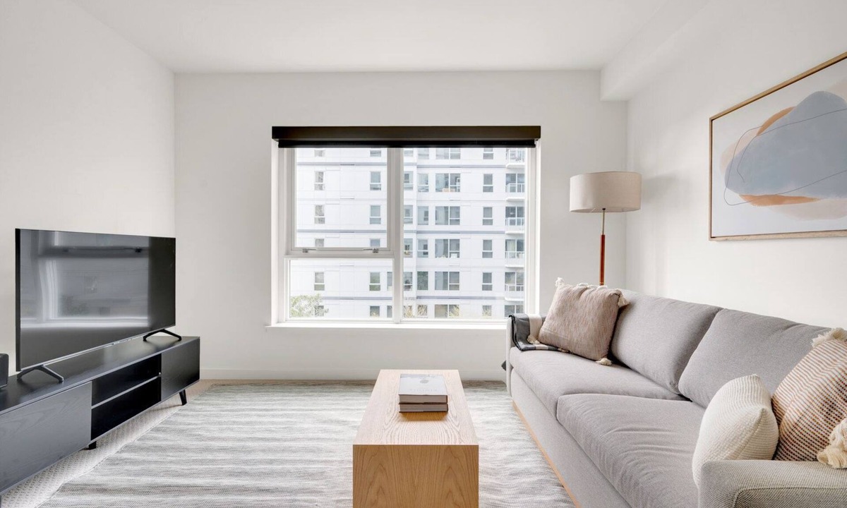 Northwest Bellevue Apartment | Sunny Bellevue 1BR w/Gym, W/D & Roof, near Downtown Park, by Blueground
