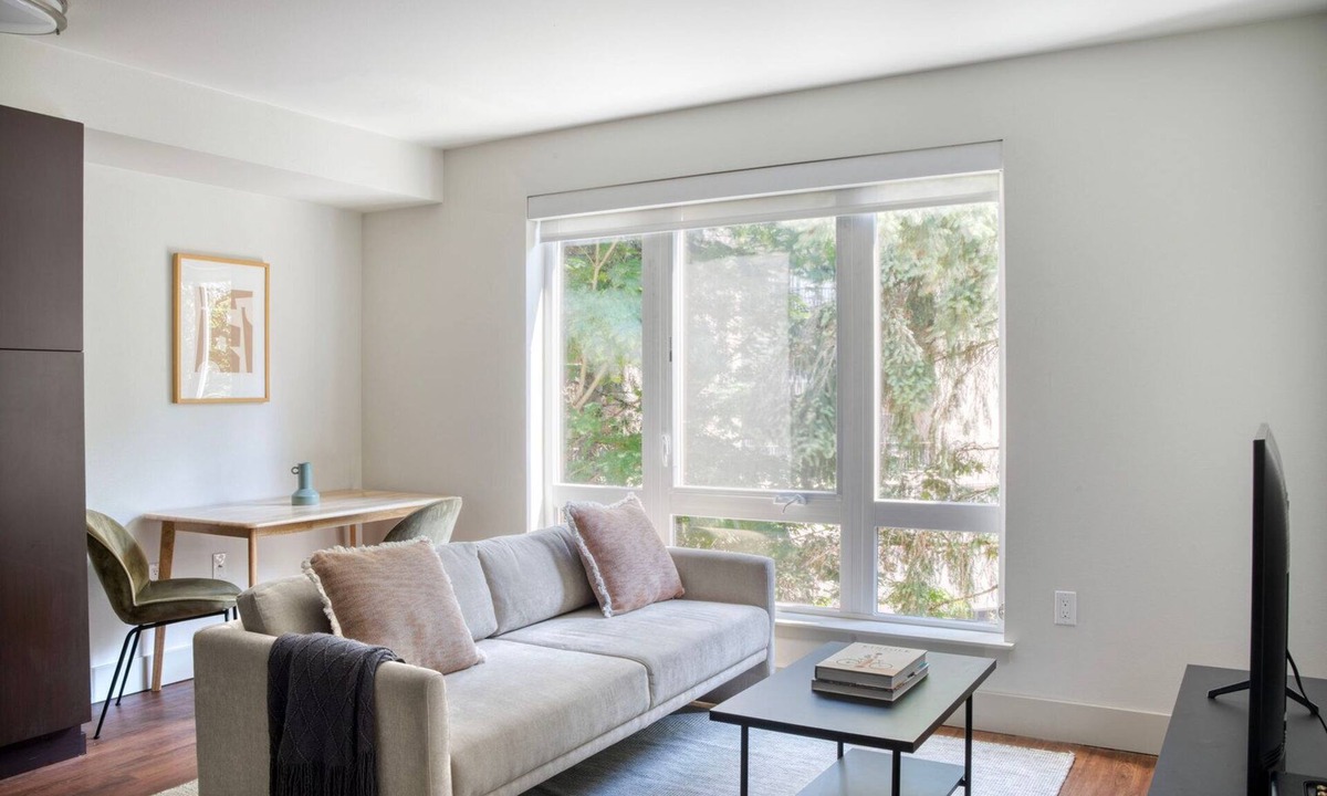 West Bellevue Apartment | Sunny Bellevue Jr 1BR w/Lounge & W/D, nr Shops & Coffee, by Blueground