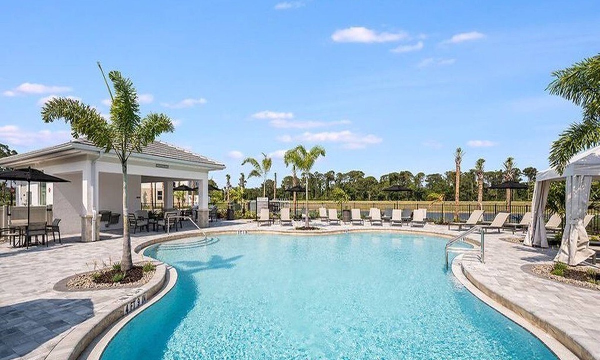 Laurel House | Sunny Nokomis Pool Townhome, 3BR, Near Beach, Kayaking & Legacy Trail near 75