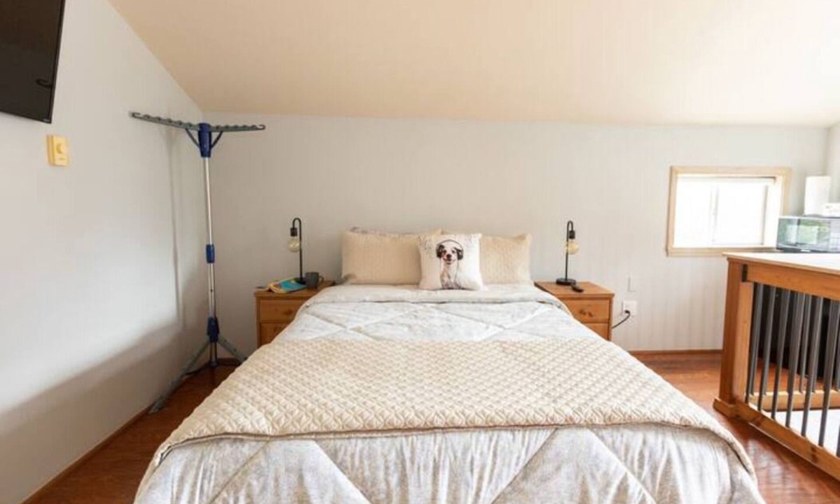 Green Lake Apartment | Sunnyside Loft - Close to Town, Relaxing, Cozy