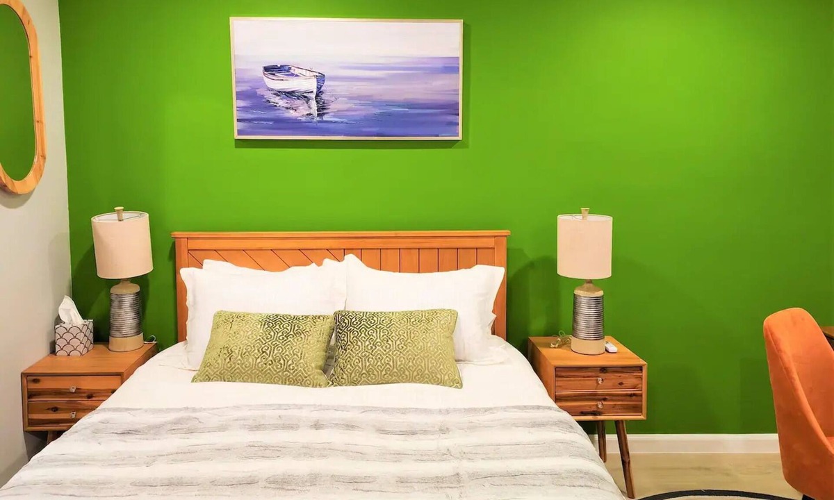 North Lakeport Apartment | Sunrise Oasis - On the Lake/Pier/Full Kitchen Lakeport Room #1