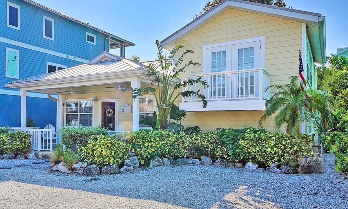 Sunset Beach Cottage | Sunset Beach/Stunning Key West Style Cottage Across from the Beach 3BR/3BA