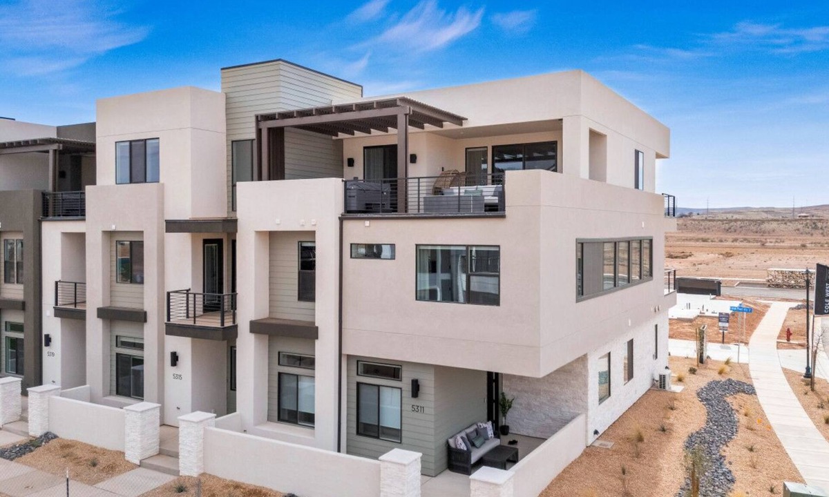 St. George Villa | Sunset Pearl at Desert Color (by Ember Stays)