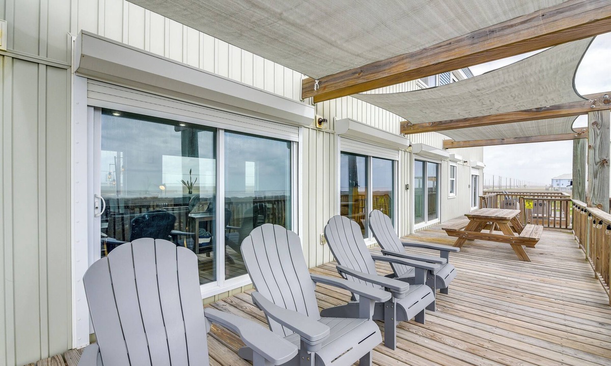 Freeport Cottage | Surfside Beach Home w/Private Boardwalk Access!