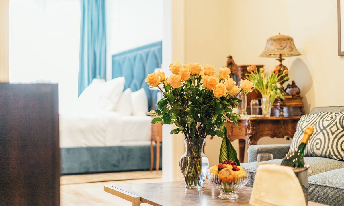 Lower Pacific Heights Hotel | Sutter Mansion