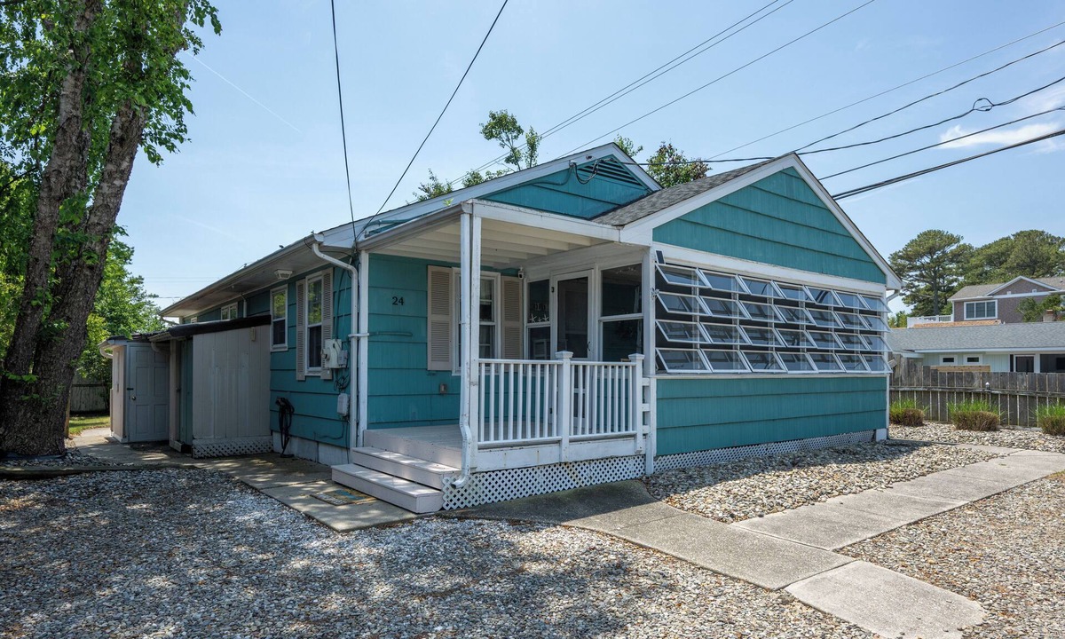 Rehoboth by the Sea Cottage | SWEET 3 BR, DOG-FRIENDLY COTTAGE IN OCEAN BLOCK DEWEY - 24 West St.