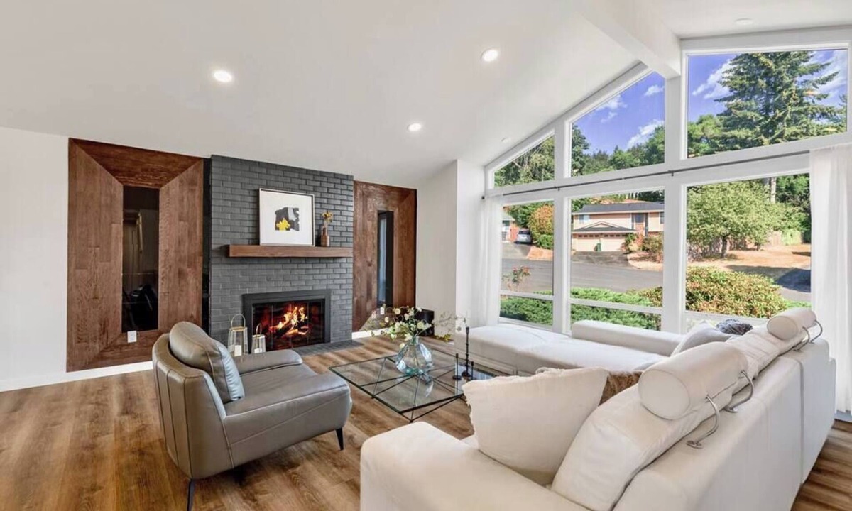 Inglewood-Finn Hill House | Tastefully Remodeled 4 Bedroom Home with Rainier View