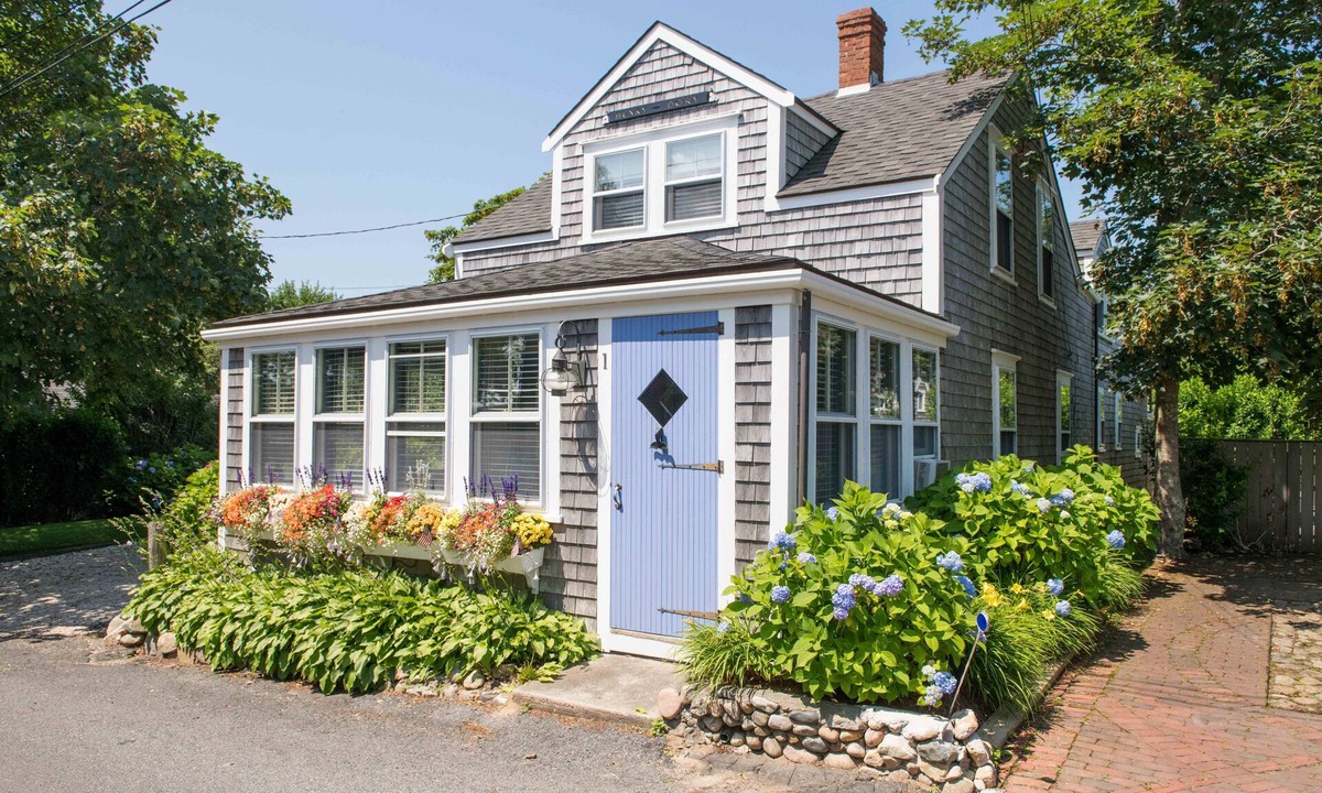 Nantucket Town House | Ten min. walk to Downtown. Perfect for families/groups. Aug. 22-29 available.