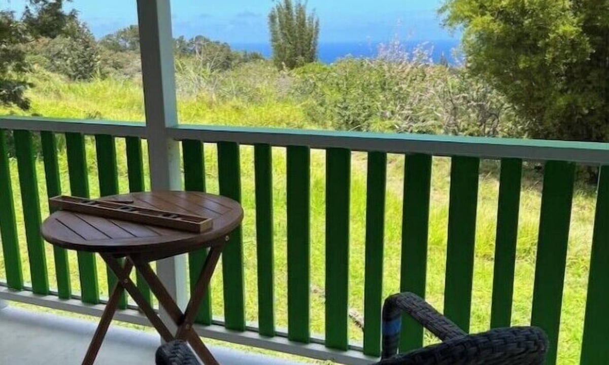 Honokaa Cottage | Terrific cottage with WiFi in Honokaa AKA"Upper House"