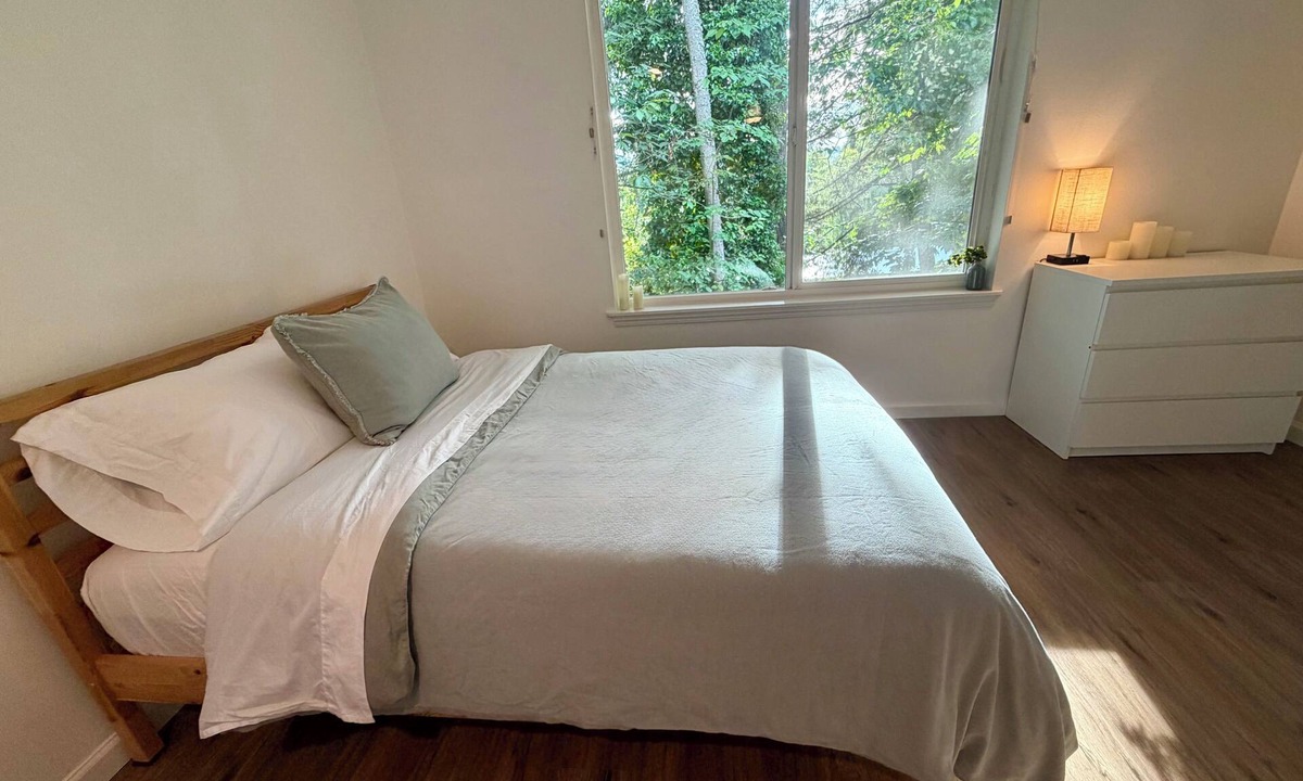 Matthews Beach Apartment | The Accessible Alcove: Studio Suite Near UW & Seattle Hospitals w Garage