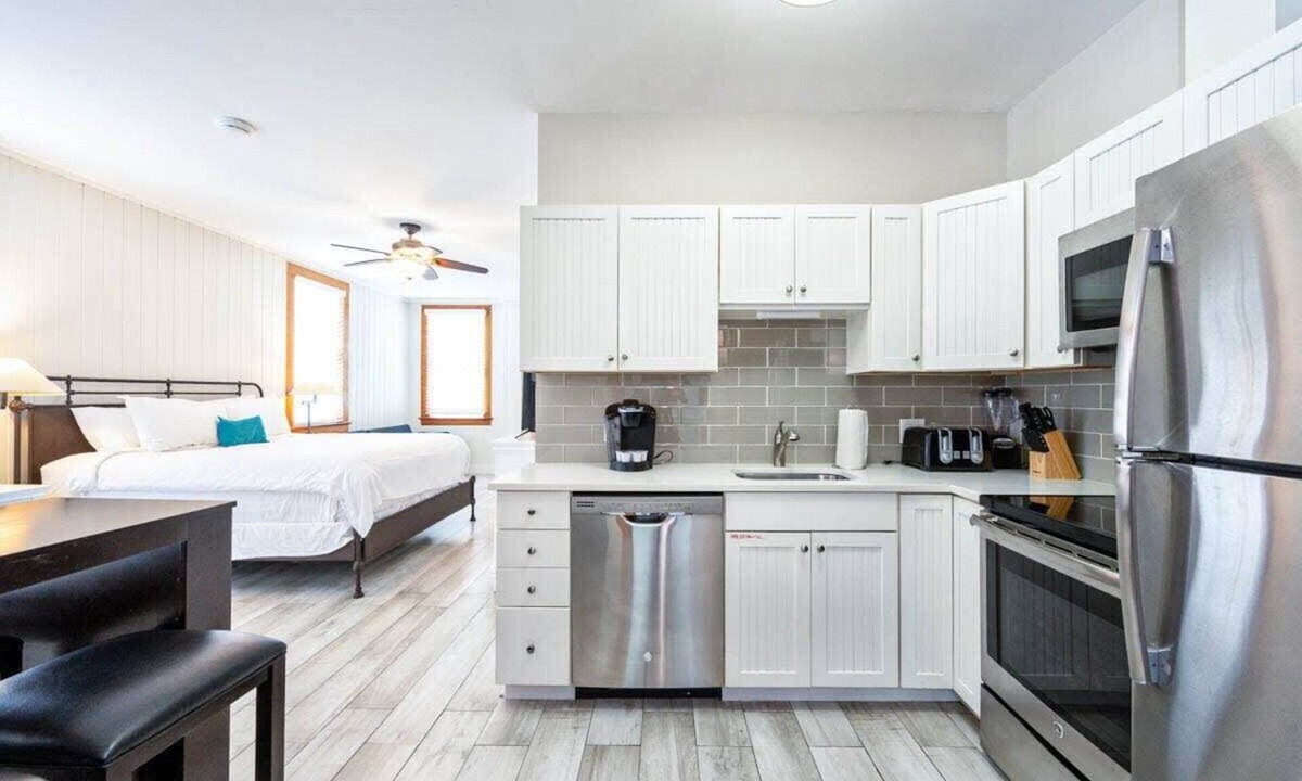 Historic Seaport Apartment | The Bartlum - Steps to Duval Street