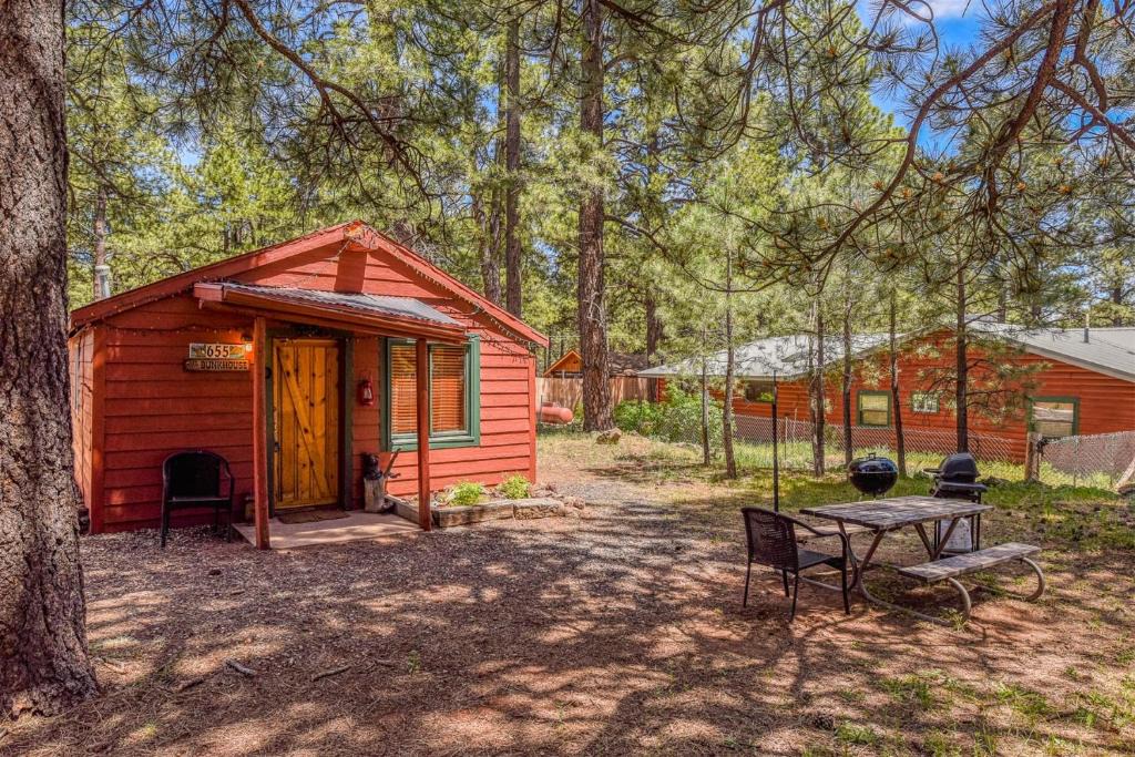 Parks Villa | The Bunk House Historic Cabin Firepit Pet-Friendly Near Grand Canyon
