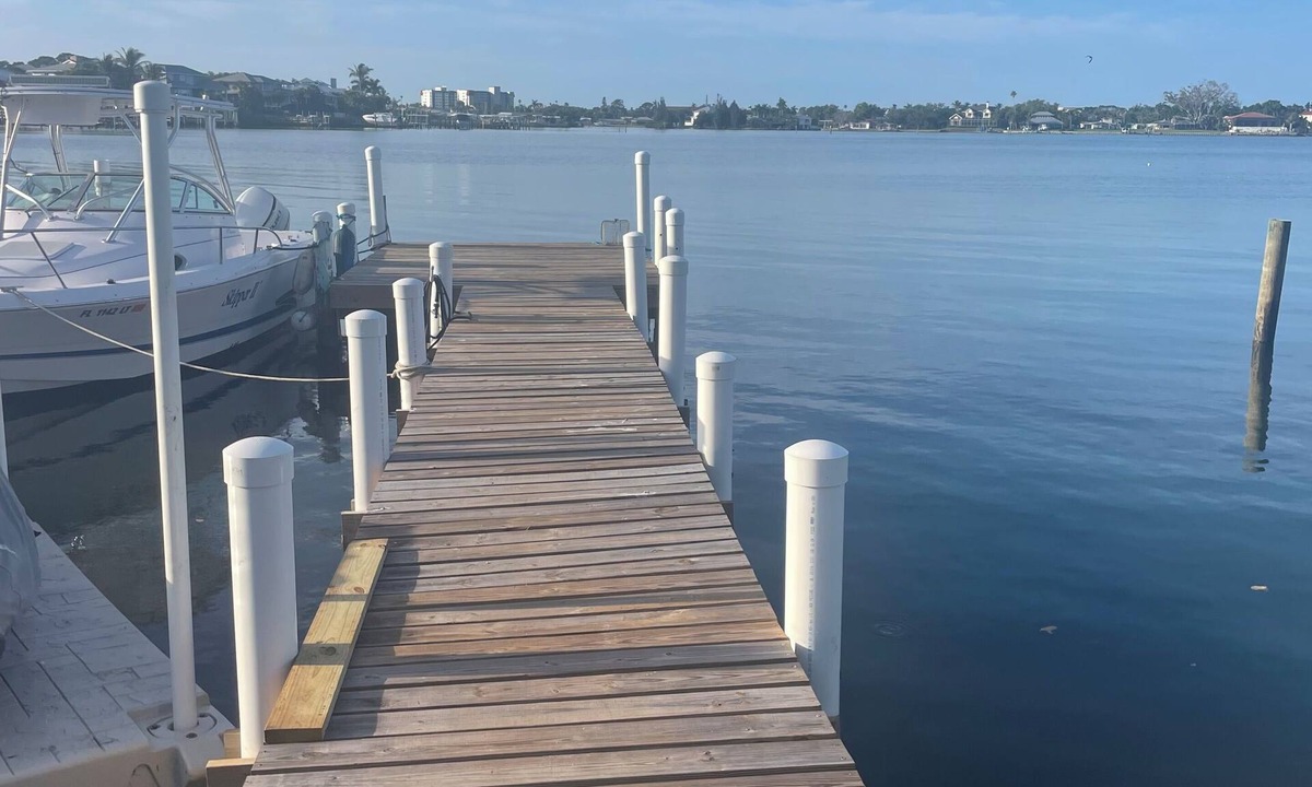 Nokomis Cottage | The Chelsea Cottage, Charming 1 bed 1 bath on privately own bayfront property.