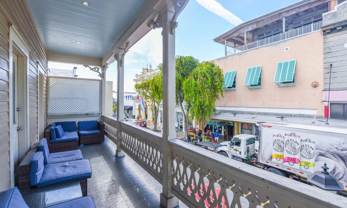 Downtown Apartment | The Collins - On Duval Street