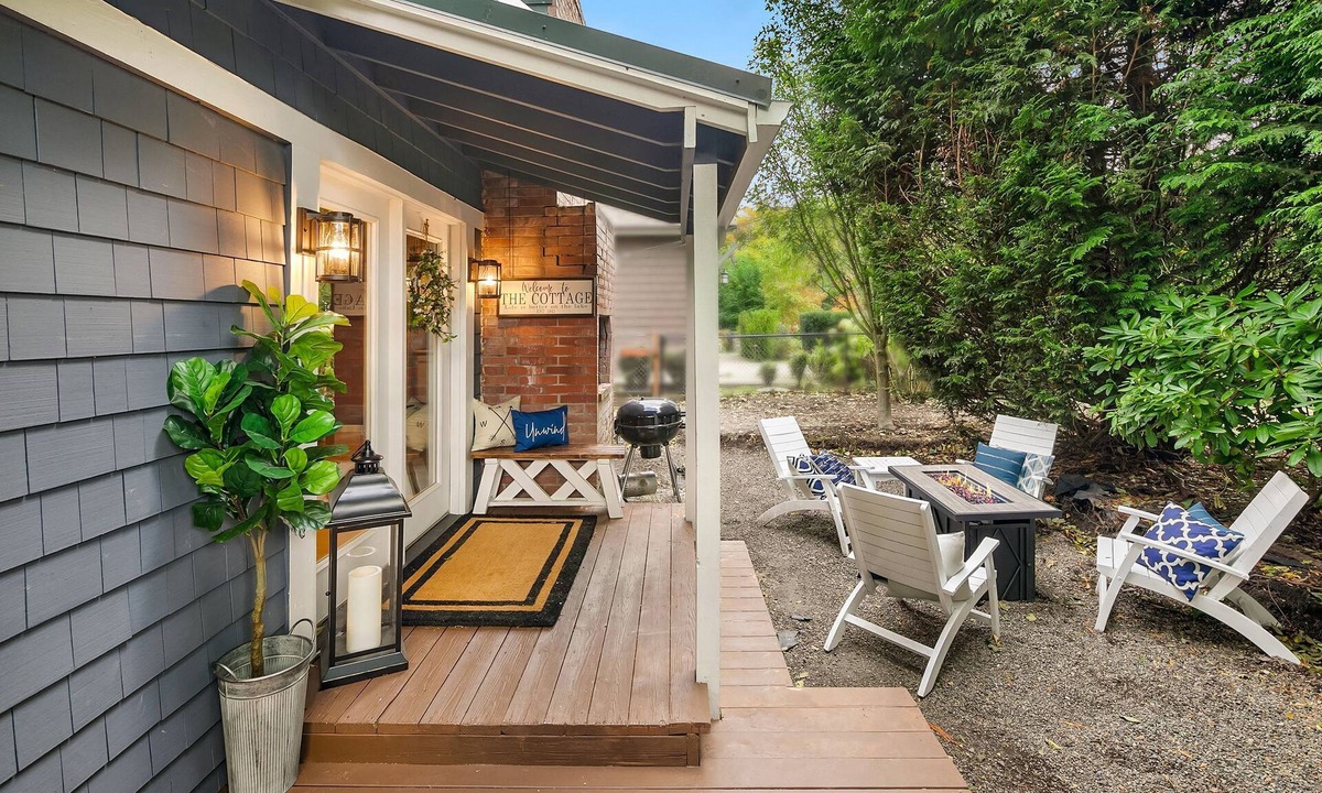 Inglewood Cottage | The Cottage at Lake Sammamish, Generator, Dog Friendly, Lake Access