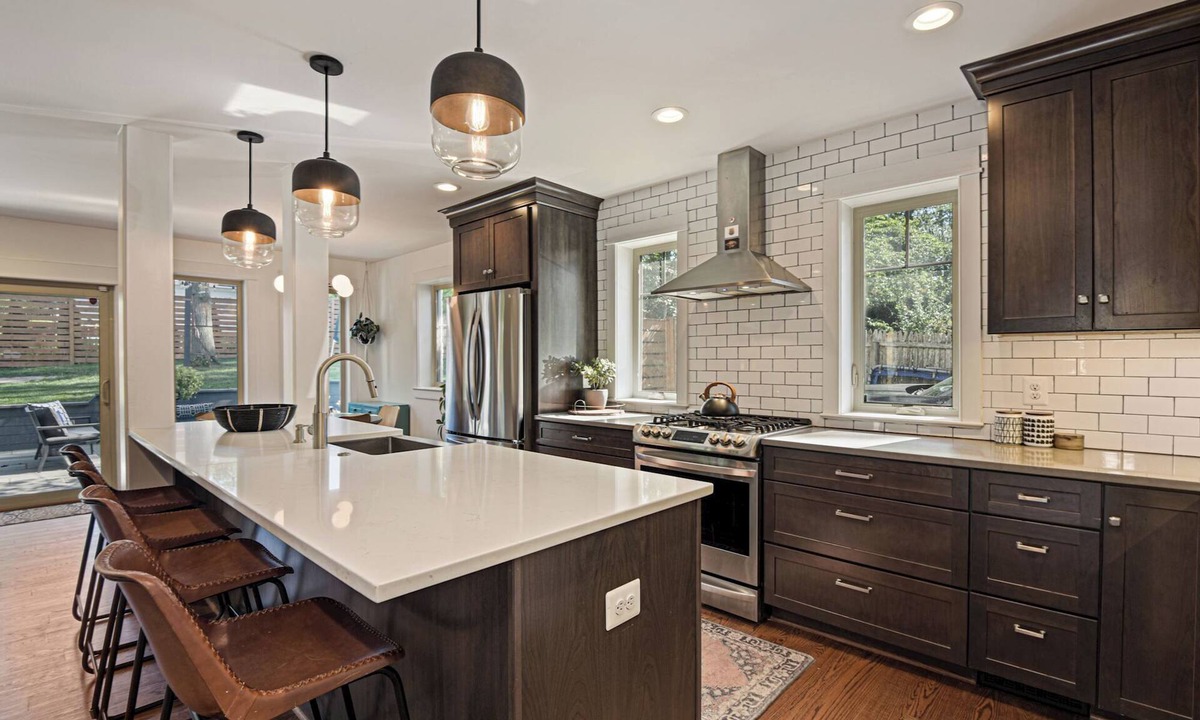 North Ridge House | The Crestwood House - Family Friendly Retreat with Private Backyard - DCA