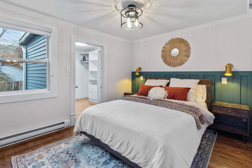 Downtown St. John's House | The Fancy House 3bed DT w Fenced Yard