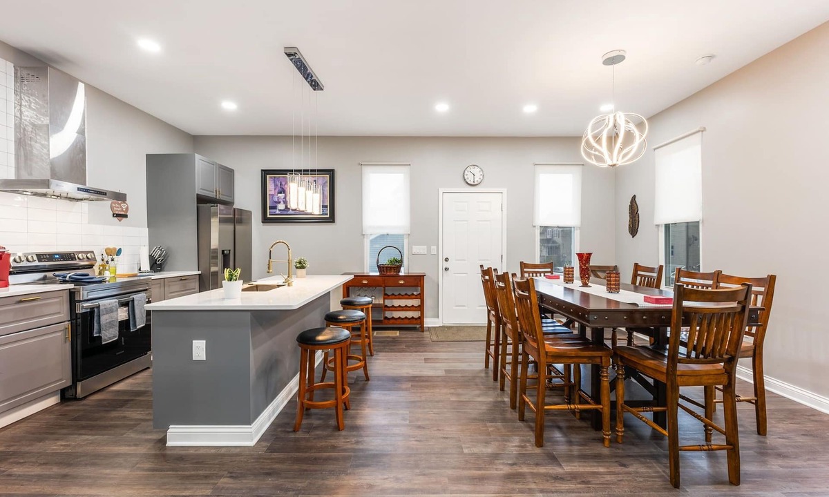Columbus House | The Gathering Place - Spacious & Stylish- FREE 2-Car Garage - Center of Columbus