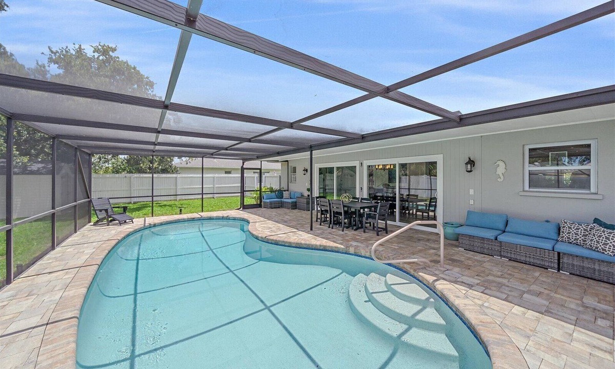 Gulf Gate Estates House | The Gecko House - Family Friendly - 3D Tour Available!
