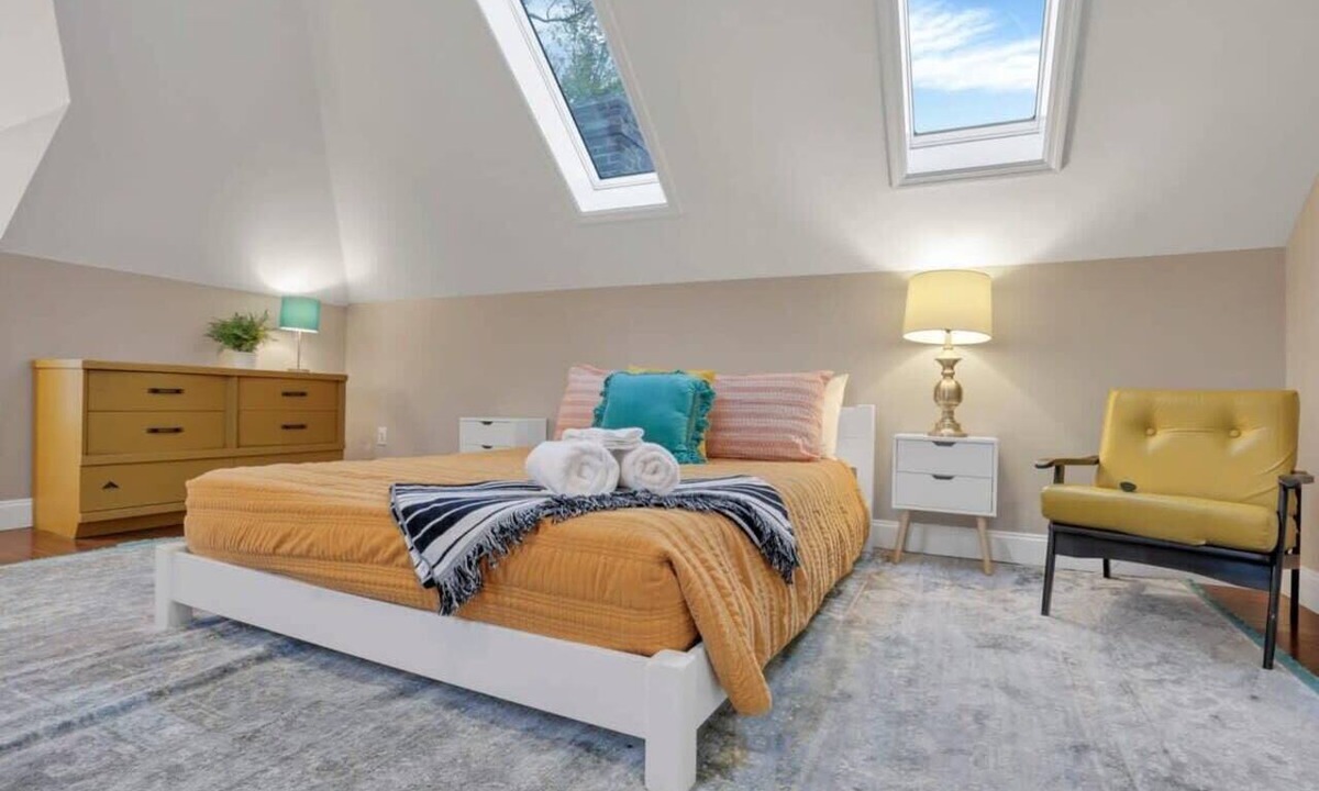 Victorian Village Apartment | The Goodale Overlook - 2 Bed 3 Bath