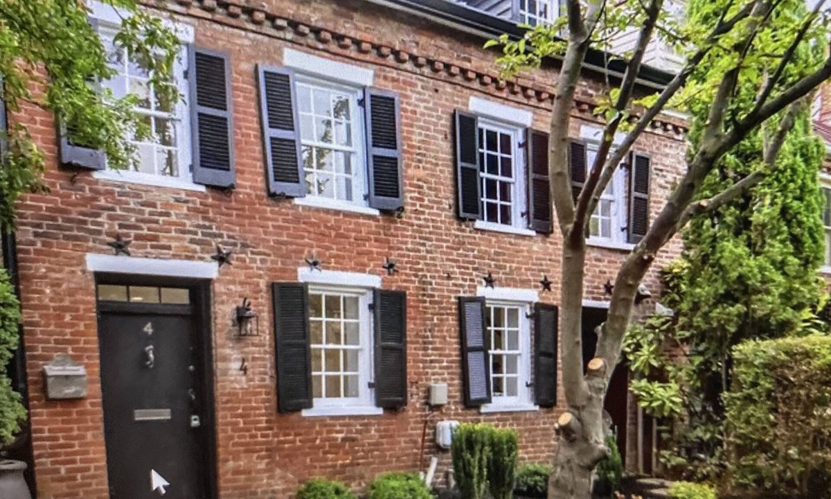 Old Town Alexandria House | The Henry House-1820 Charm with 3 bedroom Modern Day Luxury Historic Old Town