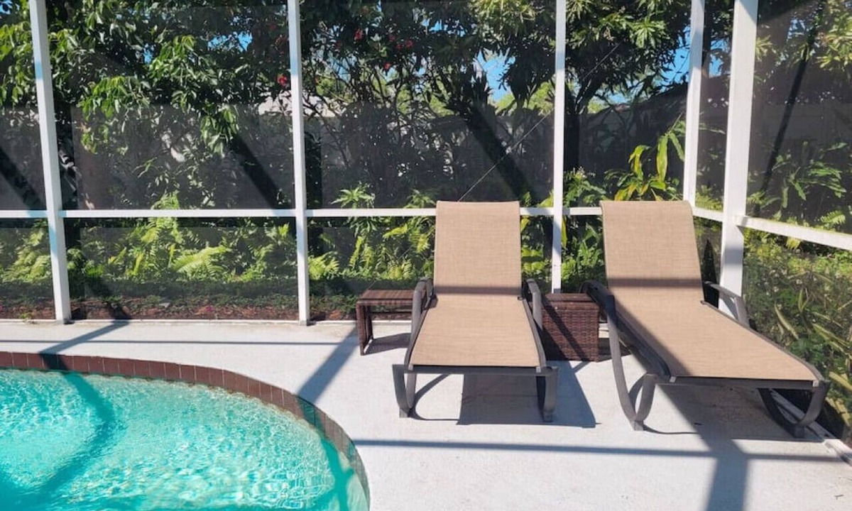 Riverview Estates House | The Hideaway: 4/2 w heated pool & Outdoor Spaces