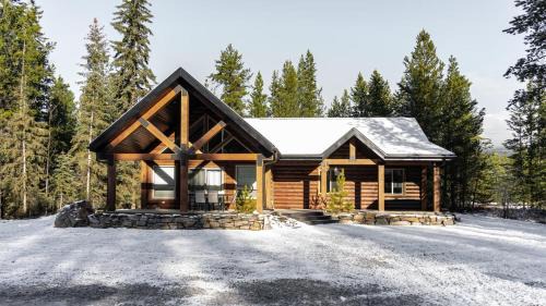 Valemount Villa | The Highmark Cabin