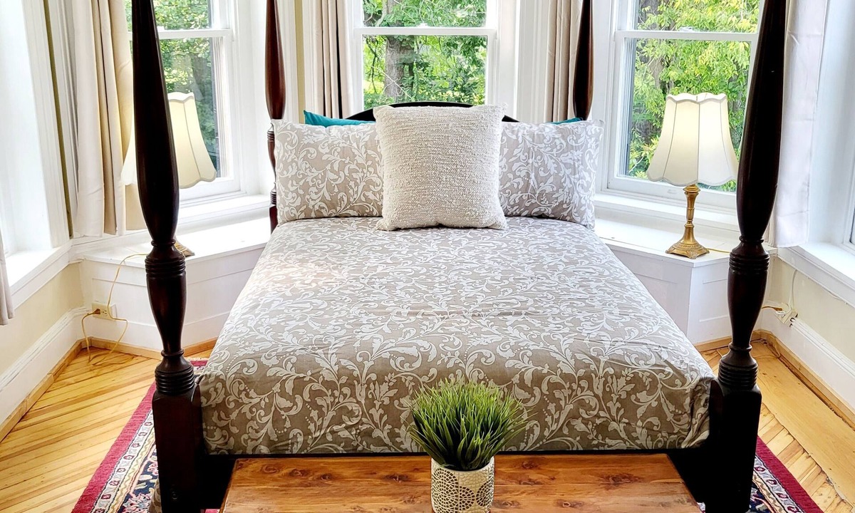 Frederick House | The Jarboe Suite on historic Manor House grounds!