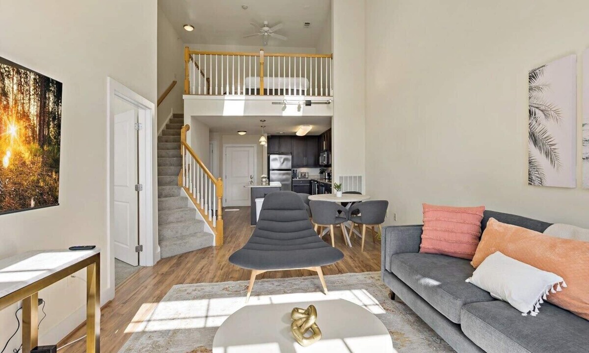 Eisenhower East Apartment | THE LOFT | Relax | Cozy | Old Town | 2 Bedrooms