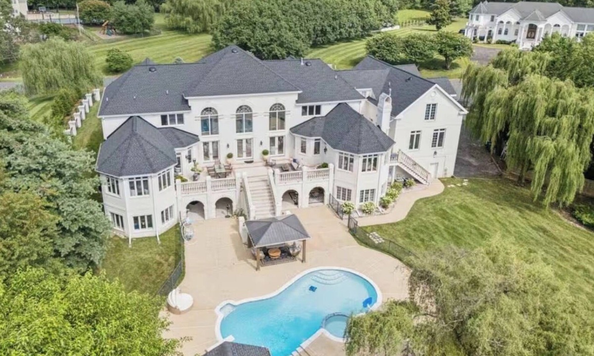Lowes Island House | The Luxe Vista Great Falls Estate