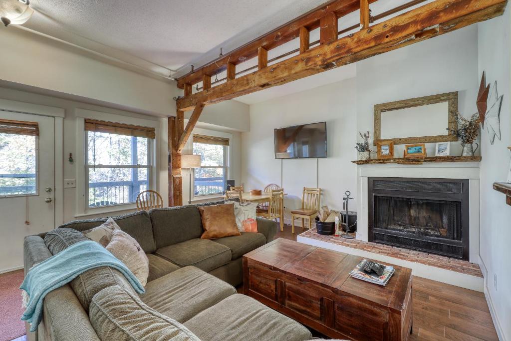 Ludlow Apartment | The Mill #210