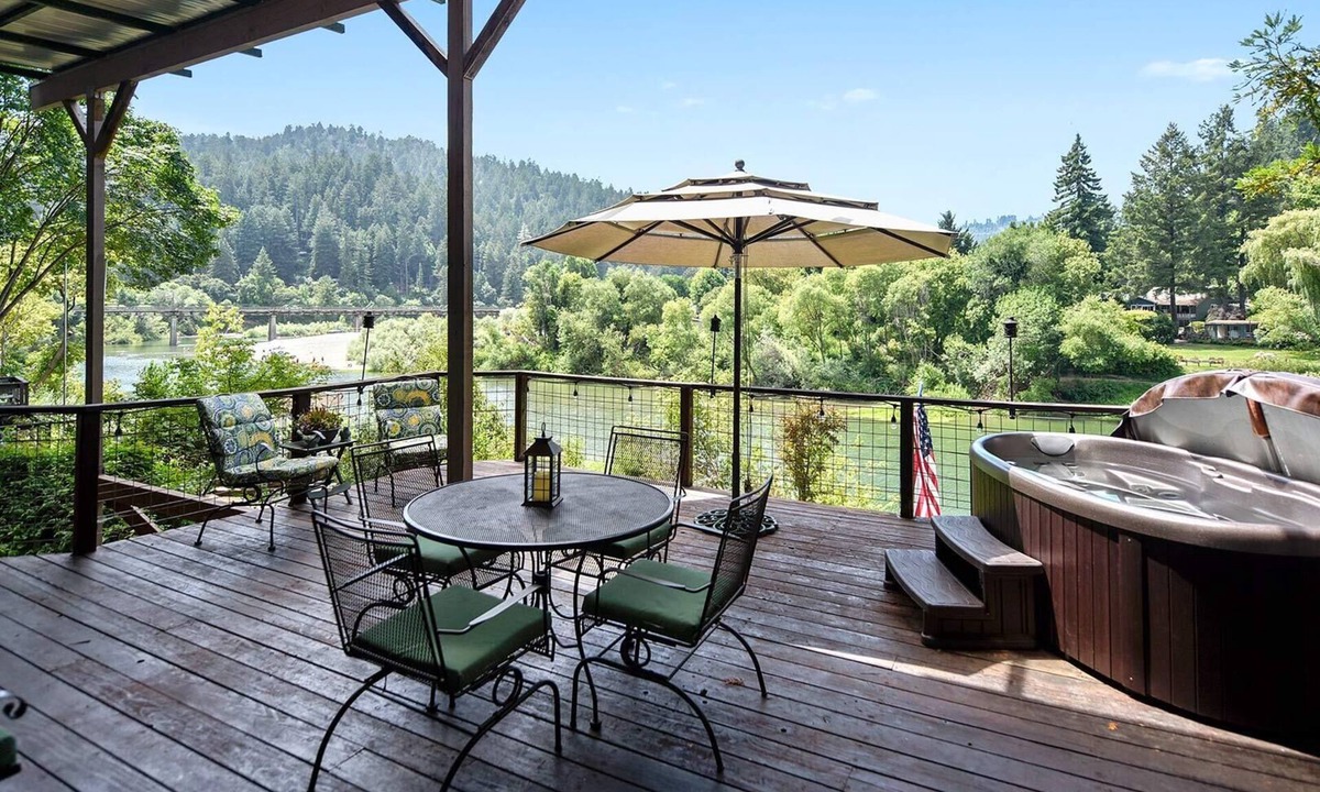 Northwood House | The Perfect View ~ (and the Ideal Location!) Walk to Restaurants. Beach and Mor