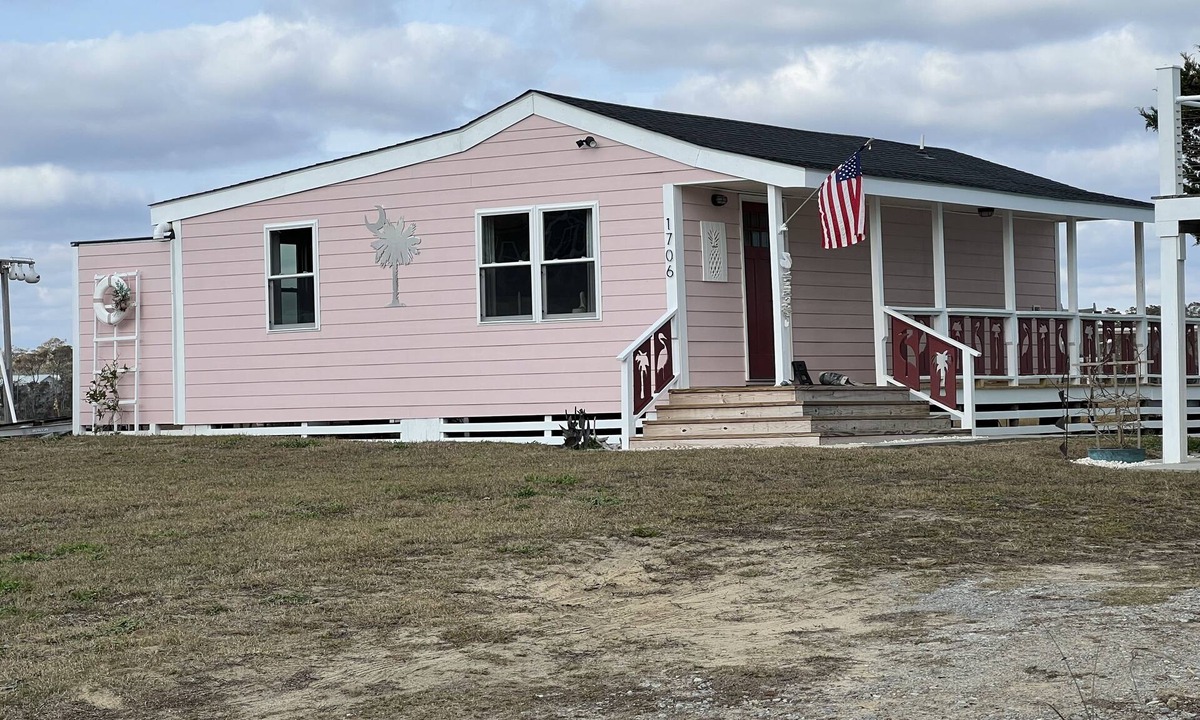 Long Beach Cottage | The Pink cottage on West Beach, water front , short walk to beach