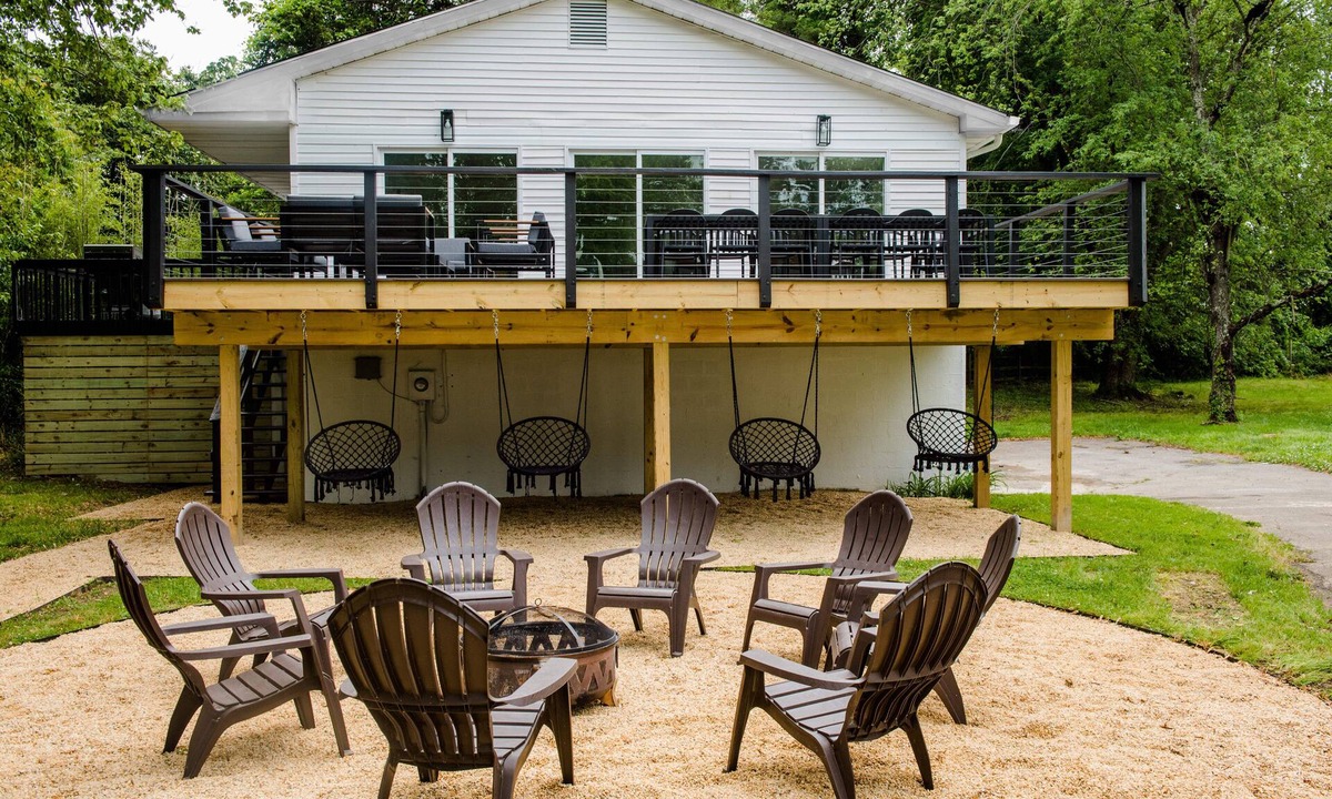 Bryans Road Cottage | The Potomac House: 13 acre riverfront property
