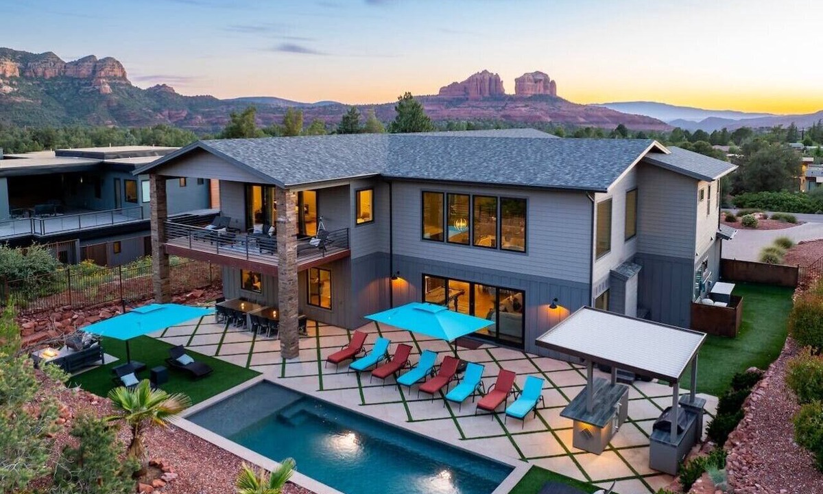 Sedona House | The Retreat at Chapel Cross – 8 King Suites w/ensuite baths, iconic views, resort-style pool/spa