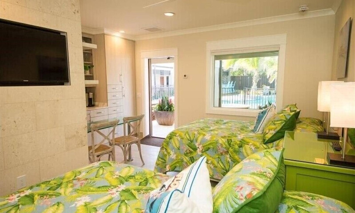 Anna Maria Resort | The Rod and Reel Resort-Suite 7