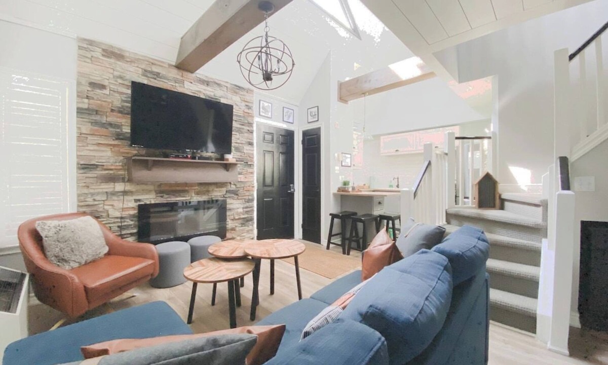 Craigleith Apartment | The Rustic Loft at Blue