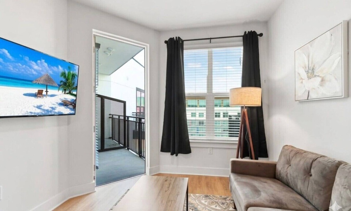 North Hyde Park Apartment | The Spacious 1BD | Close to Raymond James Stadium