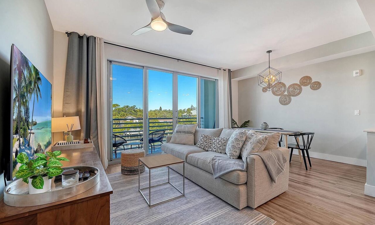 North Trail Condo | The Strand 304 - Luxury Waterfront Bay Views - Heated Pool & Spa - Near Downtown