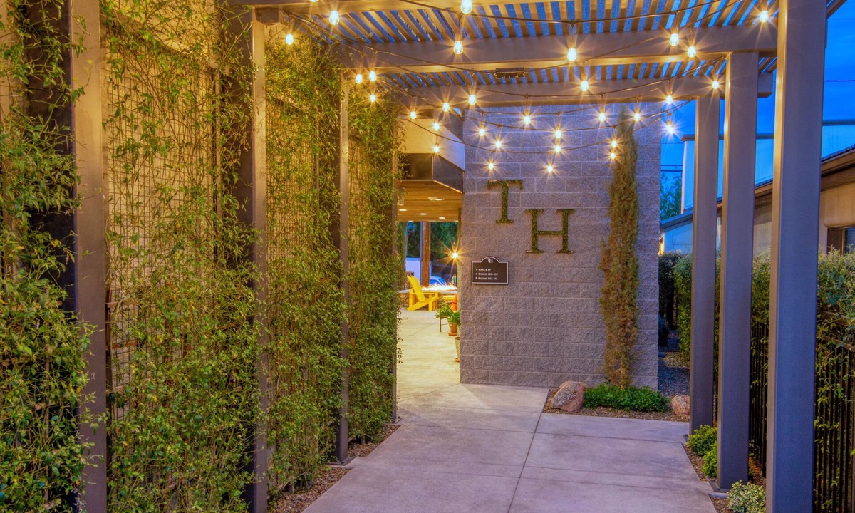 Cottonwood Hotel | The Tavern Hotel