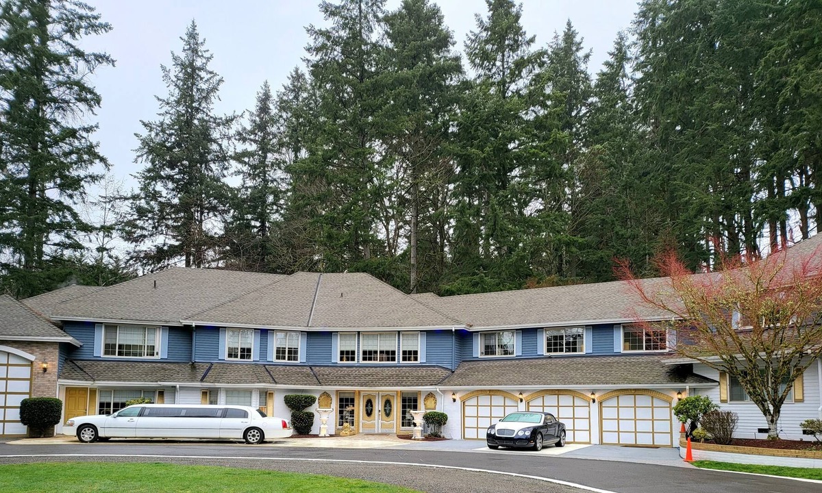 Inglewood Villa | The ultimate luxurious getaway. Indoor Hot Tub, Private Lounge area.