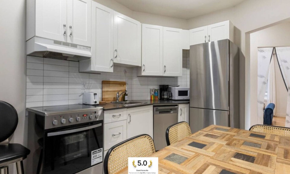 Cote-Des-Neiges—Notre-Dame-De-Grace Apartment | The Urban Retreat | Trendy 3BR in NDG