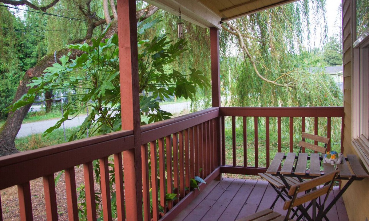 Fall City House | The Willow Tree Bungalow ~ Backyard ~ Office