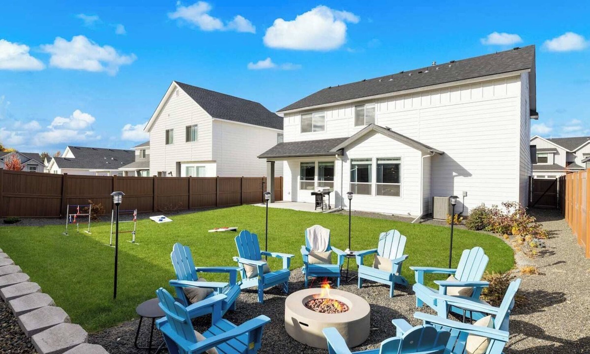Southwest Ada County Alliance House | This 5-bedroom home has it all—gas fire pit for 8, hot tub, cornhole, ladder golf, ping pong, and a gas grill. Inside, enjoy a rock climbing wall, office desk, and a garage gym.