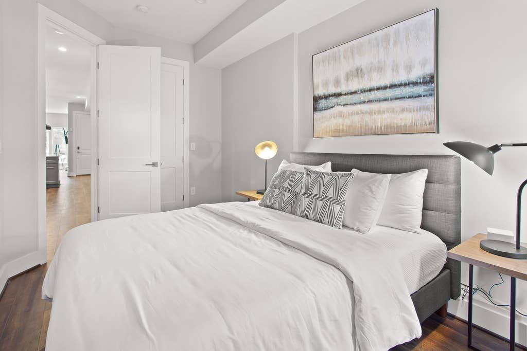 Near Northeast Apartment | This apartment is a 2 bedroom(s), 1.5 bathrooms, located in Washington, DC.