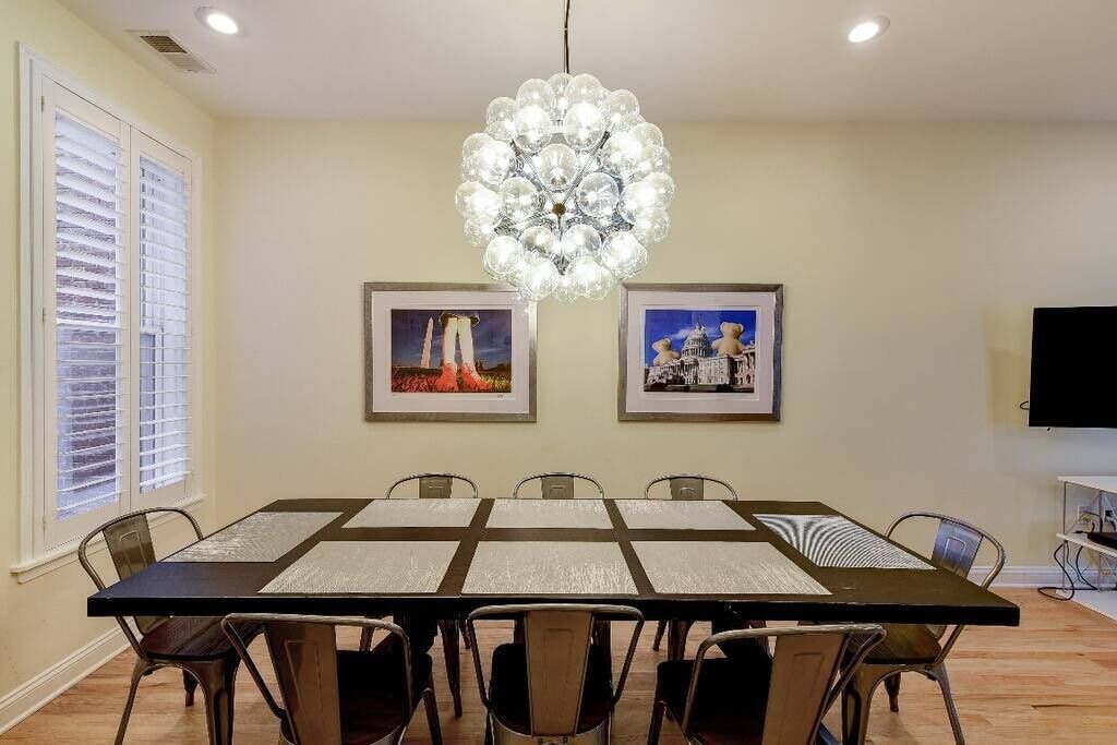 Near Northeast House | This house is a 3 bedroom(s), 2.5 bathrooms, located in Washington, DC.